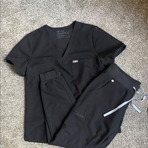 FIGS Black V-Neck Scrub Set